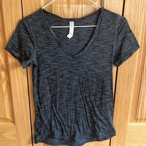 grey short sleeve lululemon tshirt size 2